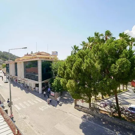 Central Near Trendy Attractions In Apartment